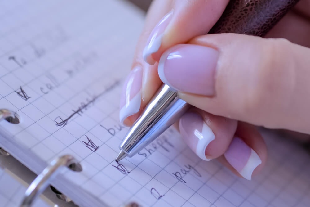 Cómo borrar bolígrafo de papel: evita tachones feos
